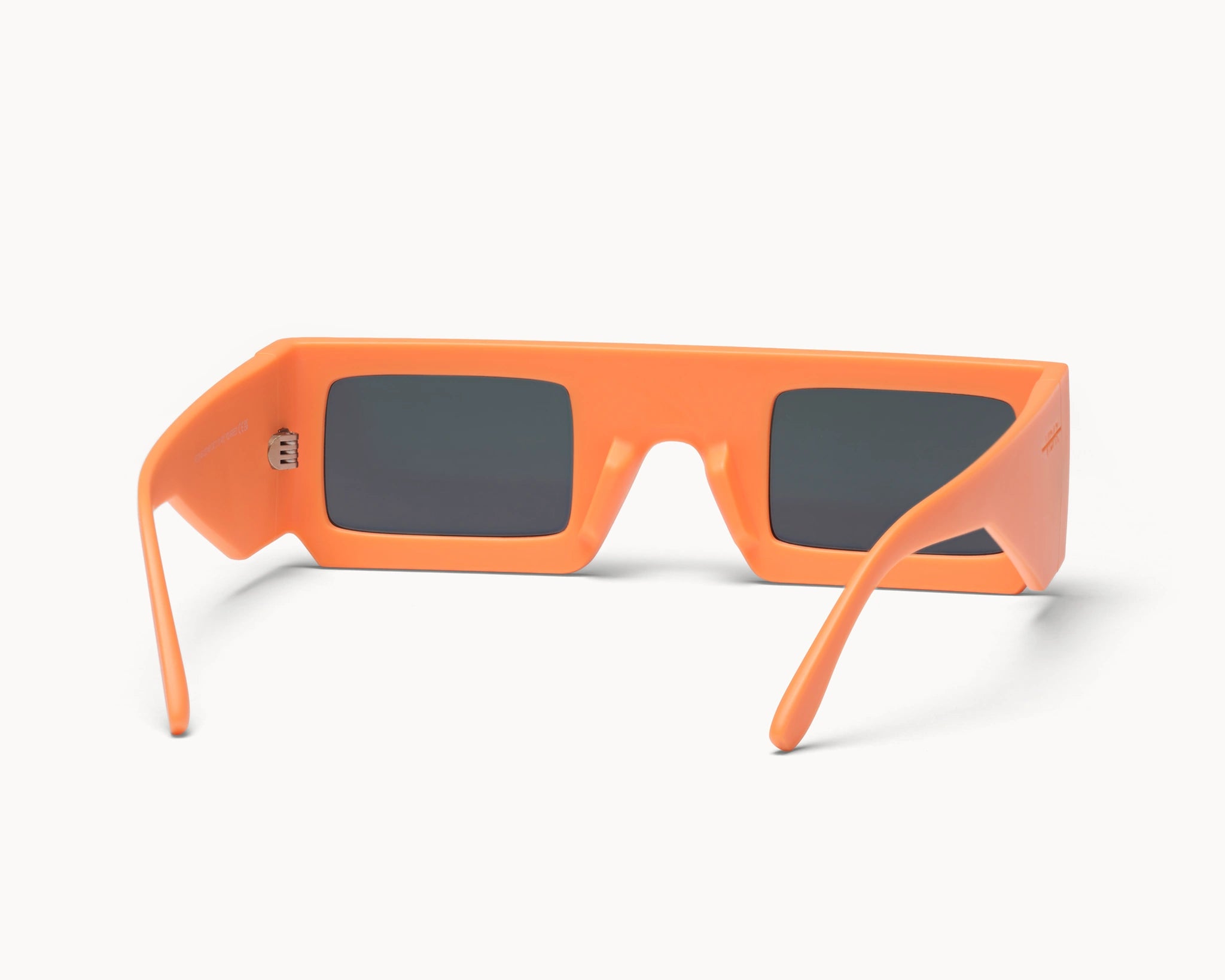 3D Nordic - oransje retro oversized solbriller fra VIDAR EYEWEAR inspirert av den ikoniske 3D-IMAX - laget av bærekraftige materialer - innvendig visning.