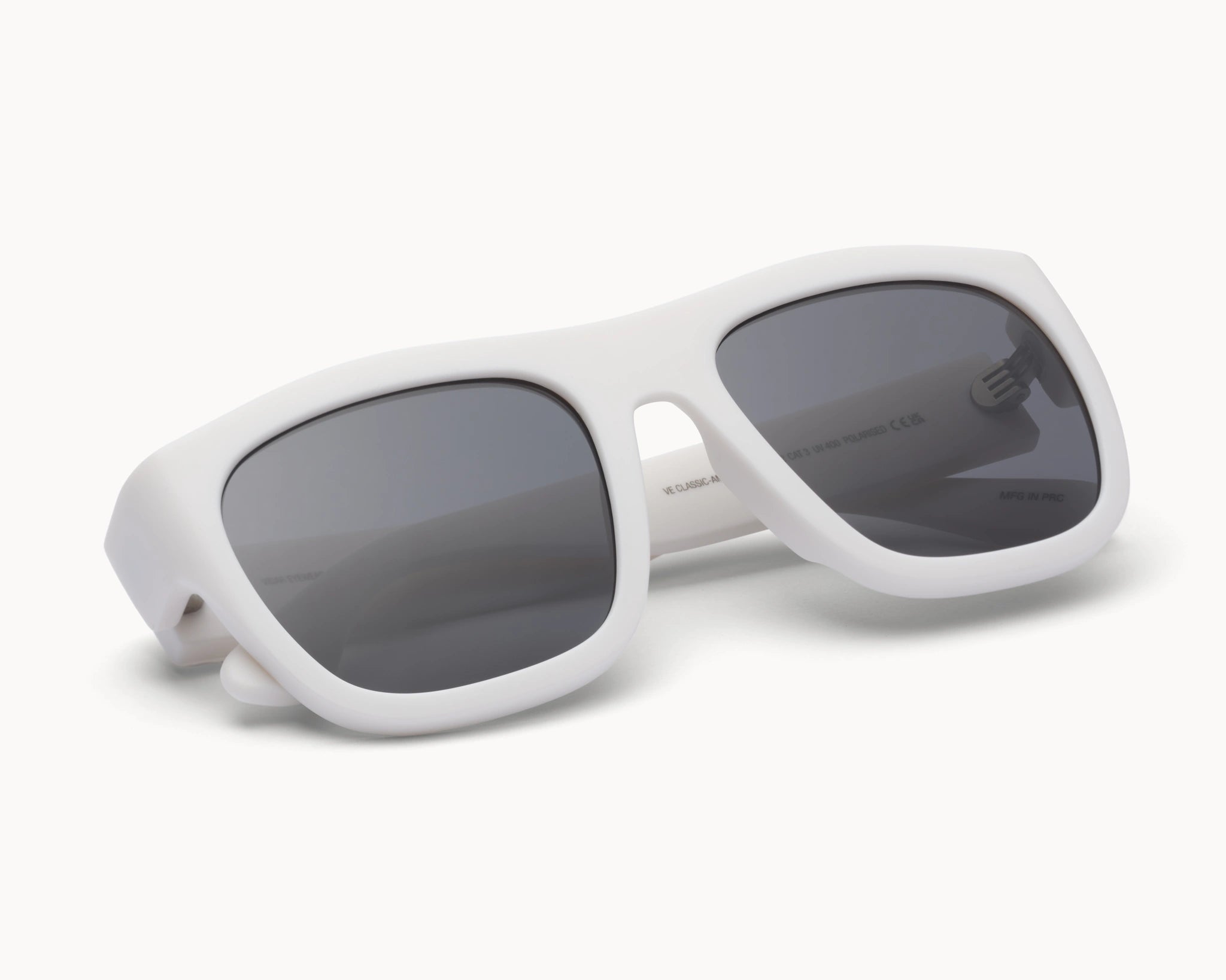 Bærekraftige Classic Ample oversized hvite solbriller fra VIDAR EYEWEAR med grå glass
