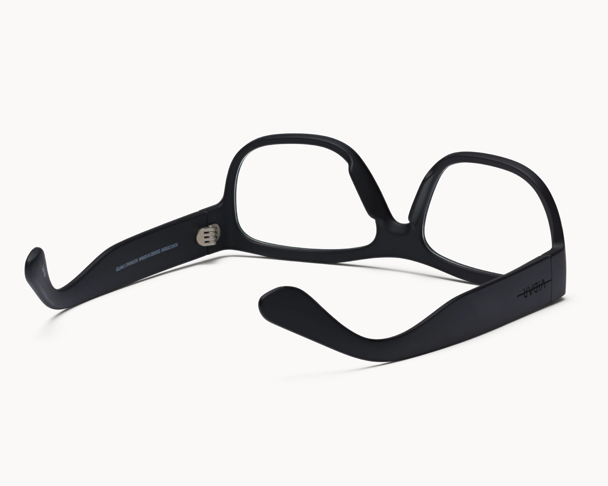 VIDAR EYEWEARs sofistikerte og bærekraftige Classic Petit briller i sort med klare glass