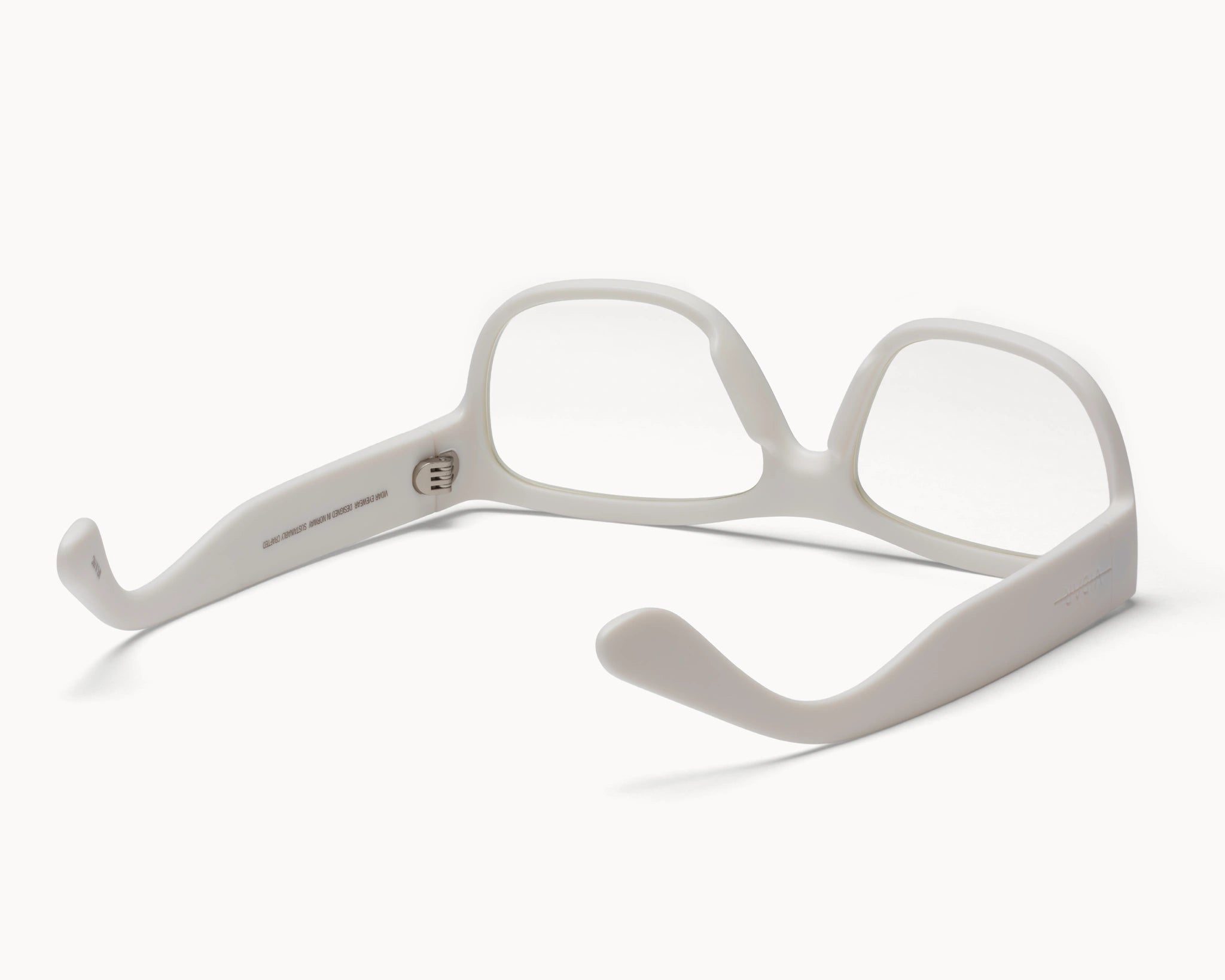 VIDAR EYEWEARs sofistikerte og bærekraftige Classic Petit briller i hvit med klare glass