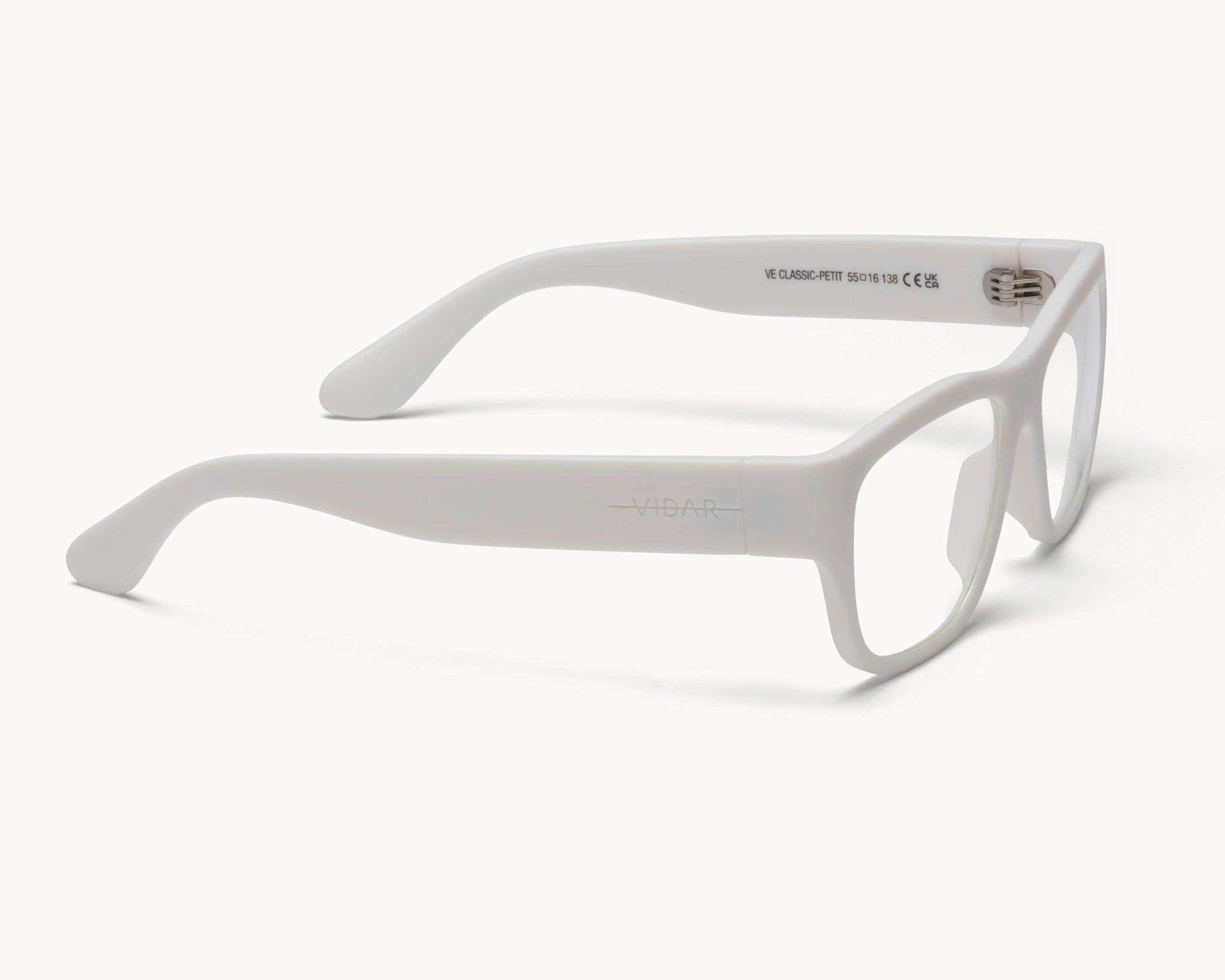 VIDAR EYEWEARs sofistikerte og bærekraftige Classic Petit briller i hvit med klare glass