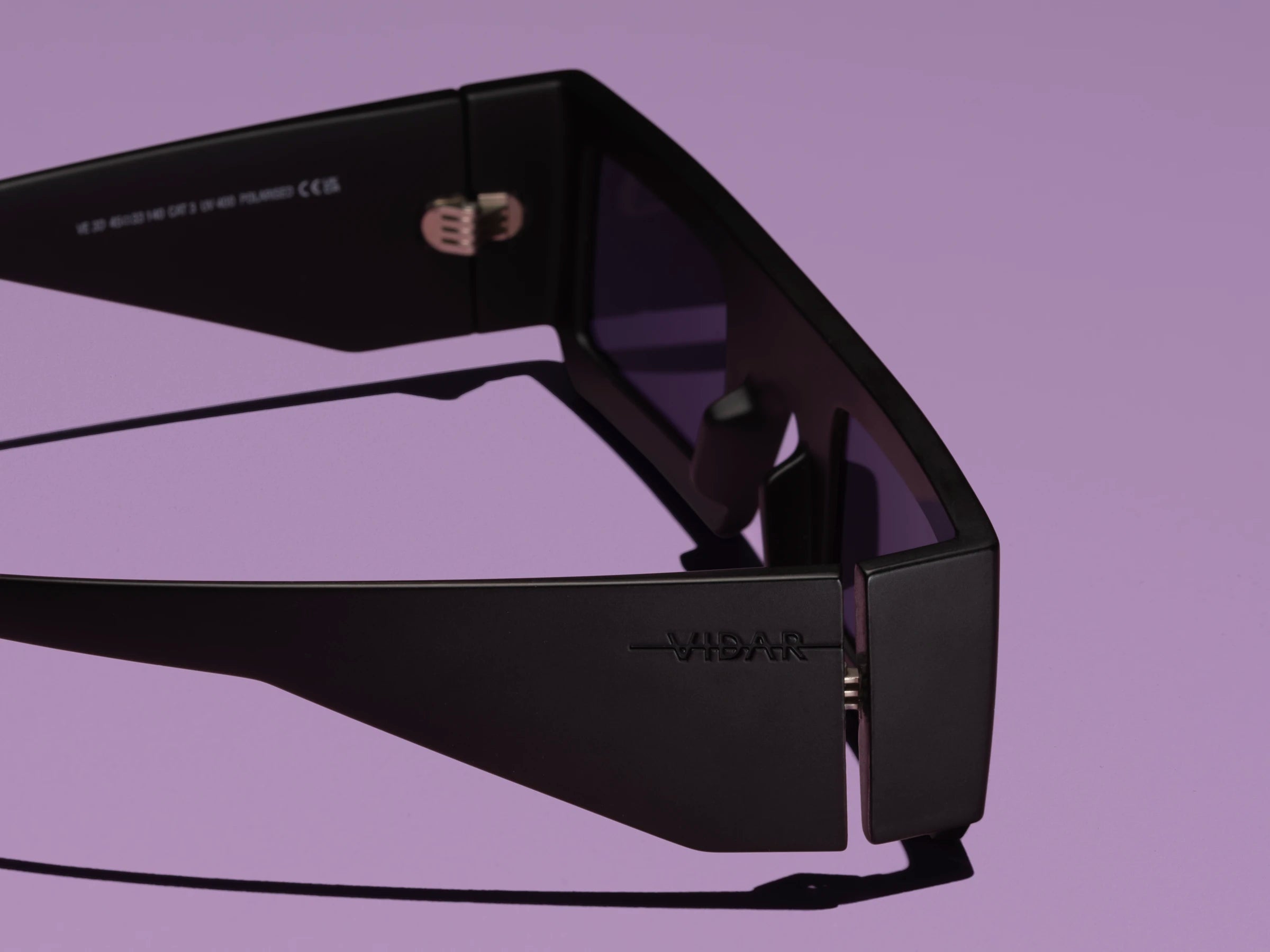 3D Nordic karakteristiske runde stangender - som forener ren nordisk estetikk med holdbarhet fra VIDAR EYEWEAR.