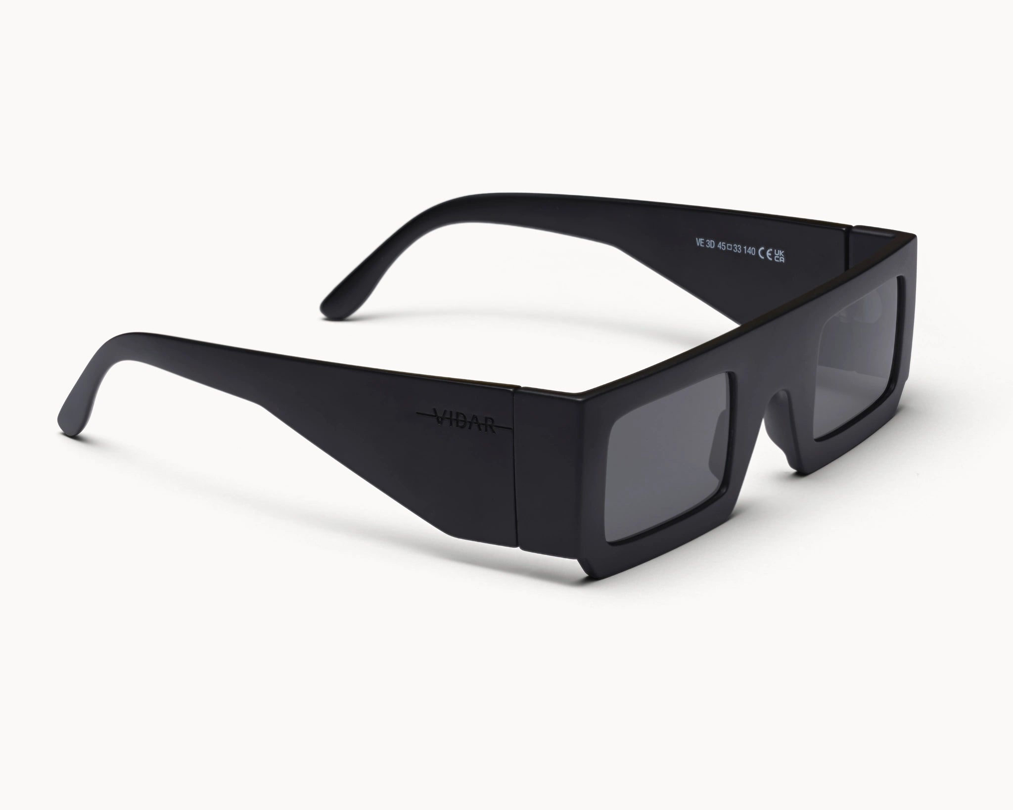 3D Nordic - sorte retro oversized solbriller fra VIDAR EYEWEAR inspirert av den ikoniske 3D-IMAX - laget av bærekraftige materialer - sidevisning.