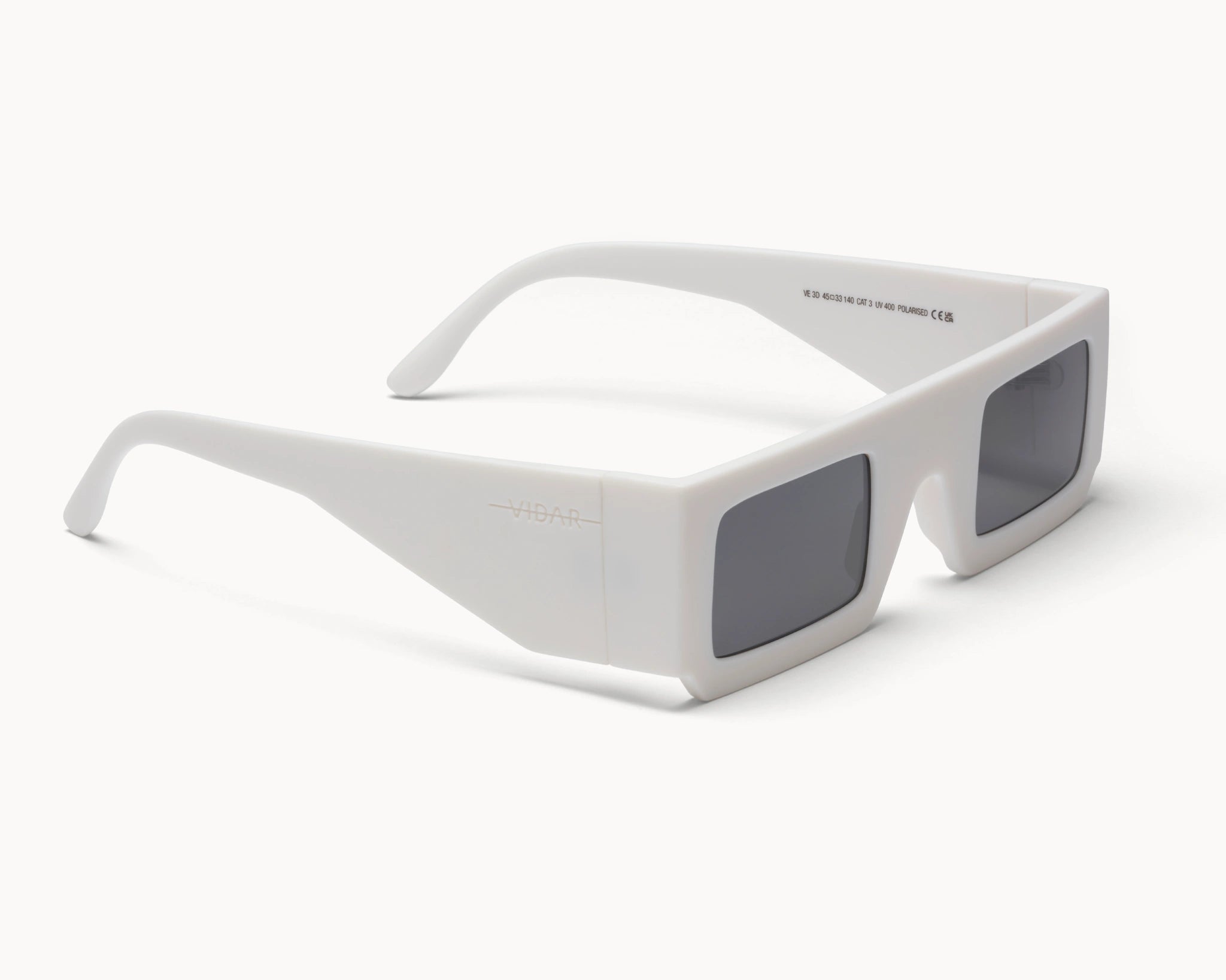 3D Nordic - hvite retro oversized solbriller fra VIDAR EYEWEAR inspirert av den ikoniske 3D-IMAX - laget av bærekraftige materialer - sidevisning.