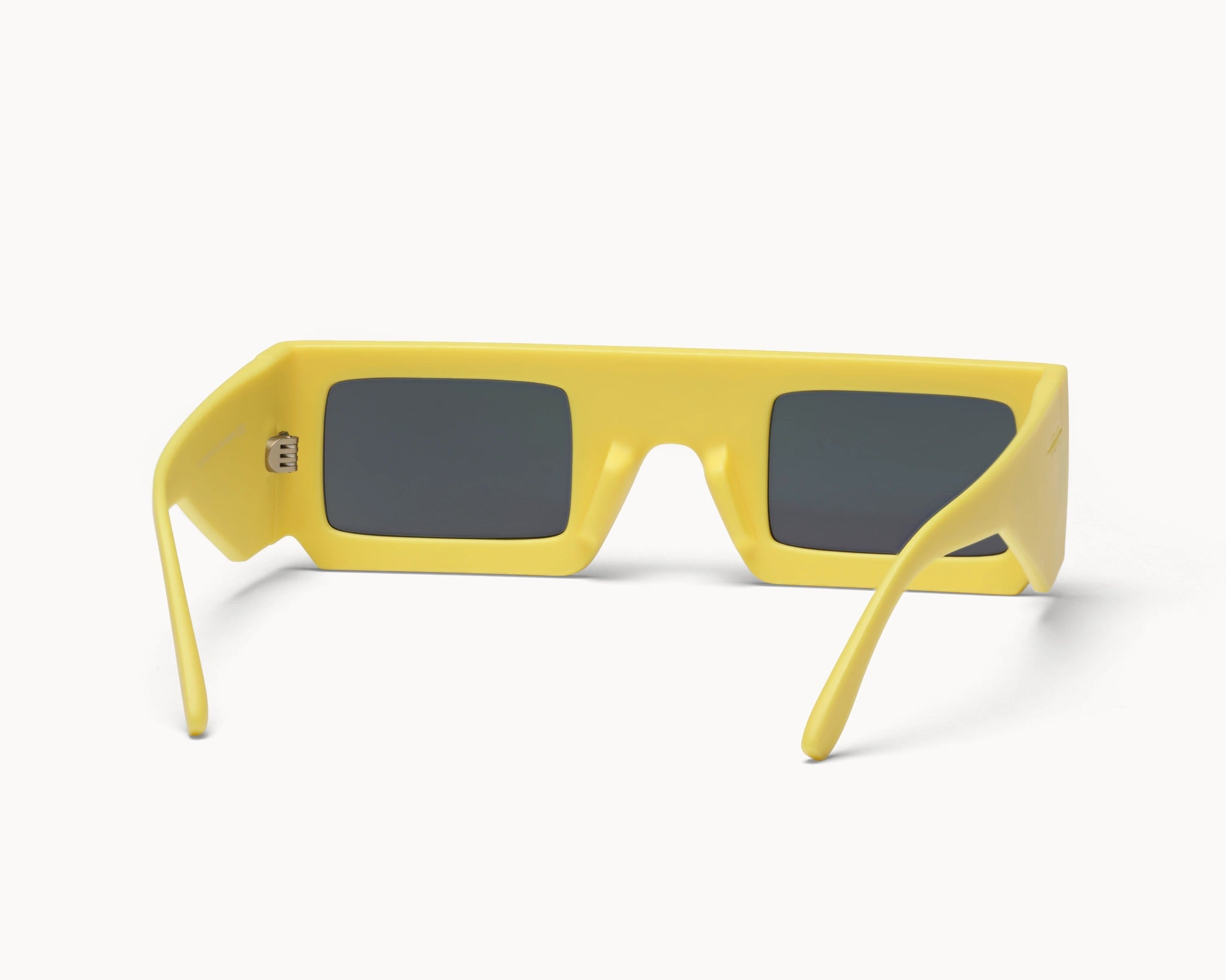 3D Nordic - gule retro oversized solbriller fra VIDAR EYEWEAR inspirert av den ikoniske 3D-IMAX - laget av bærekraftige materialer - innvendig visning.