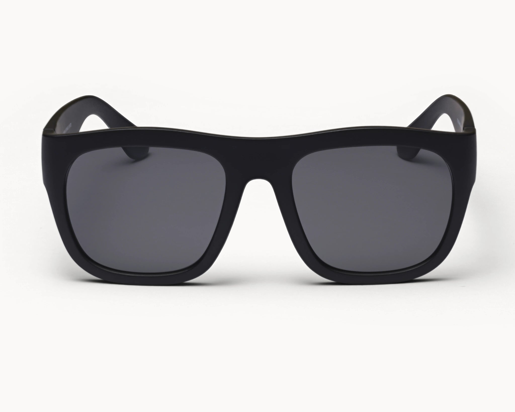 Bærekraftige Classic Ample oversized sorte solbriller fra VIDAR EYEWEAR med grå glass