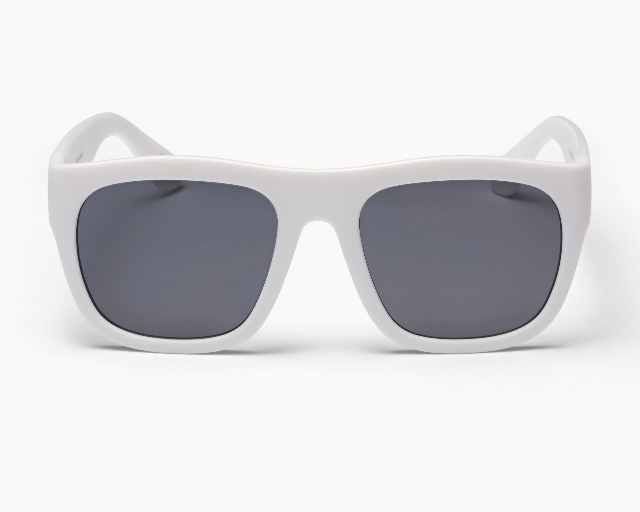 Bærekraftige Classic Ample oversized hvite solbriller fra VIDAR EYEWEAR med grå glass