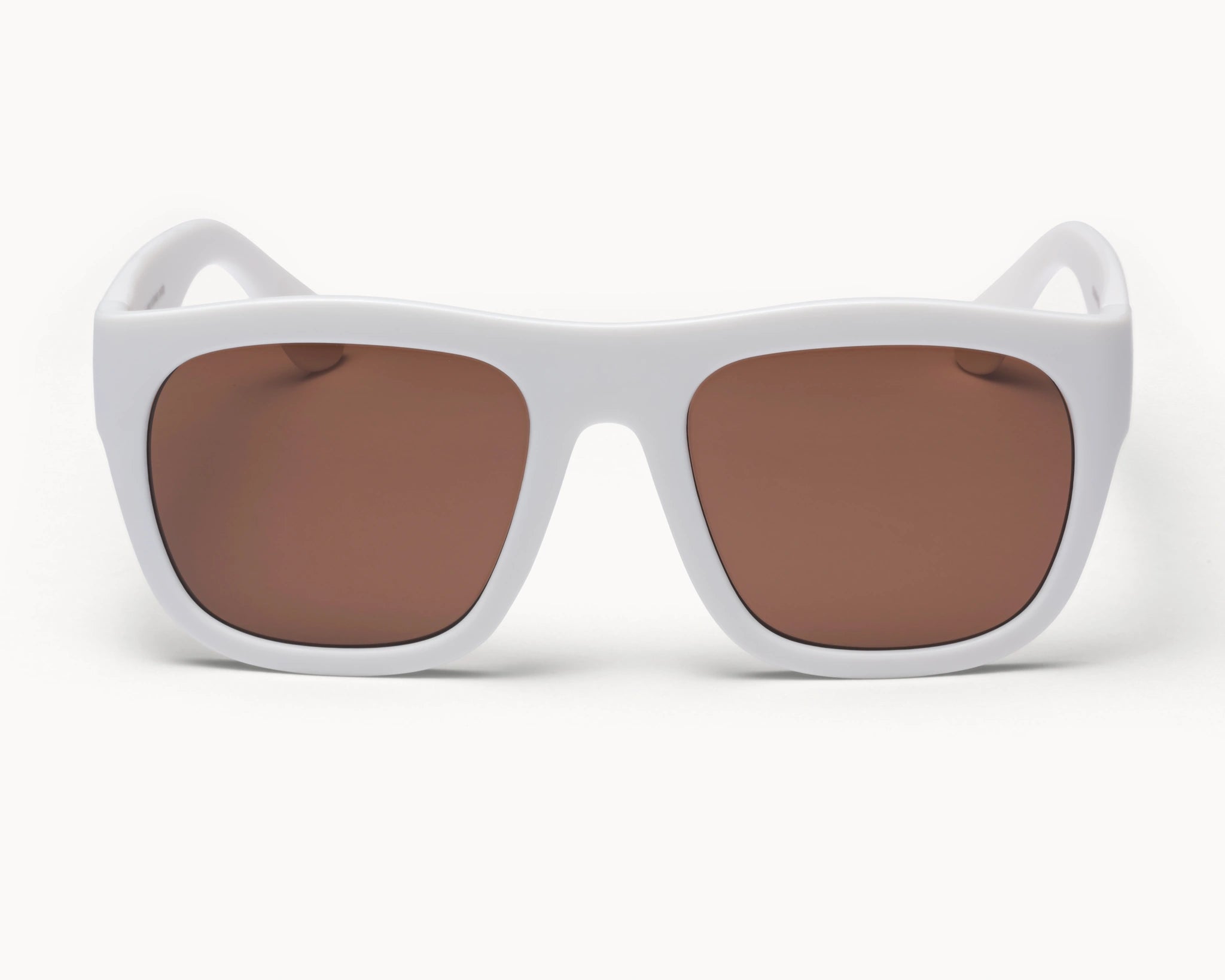 Bærekraftige Classic Ample oversized hvite solbriller fra VIDAR EYEWEAR med brune glass