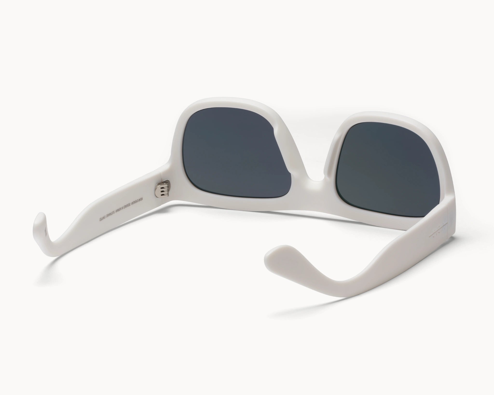 Bærekraftige Classic Ample oversized hvite solbriller fra VIDAR EYEWEAR med grå glass