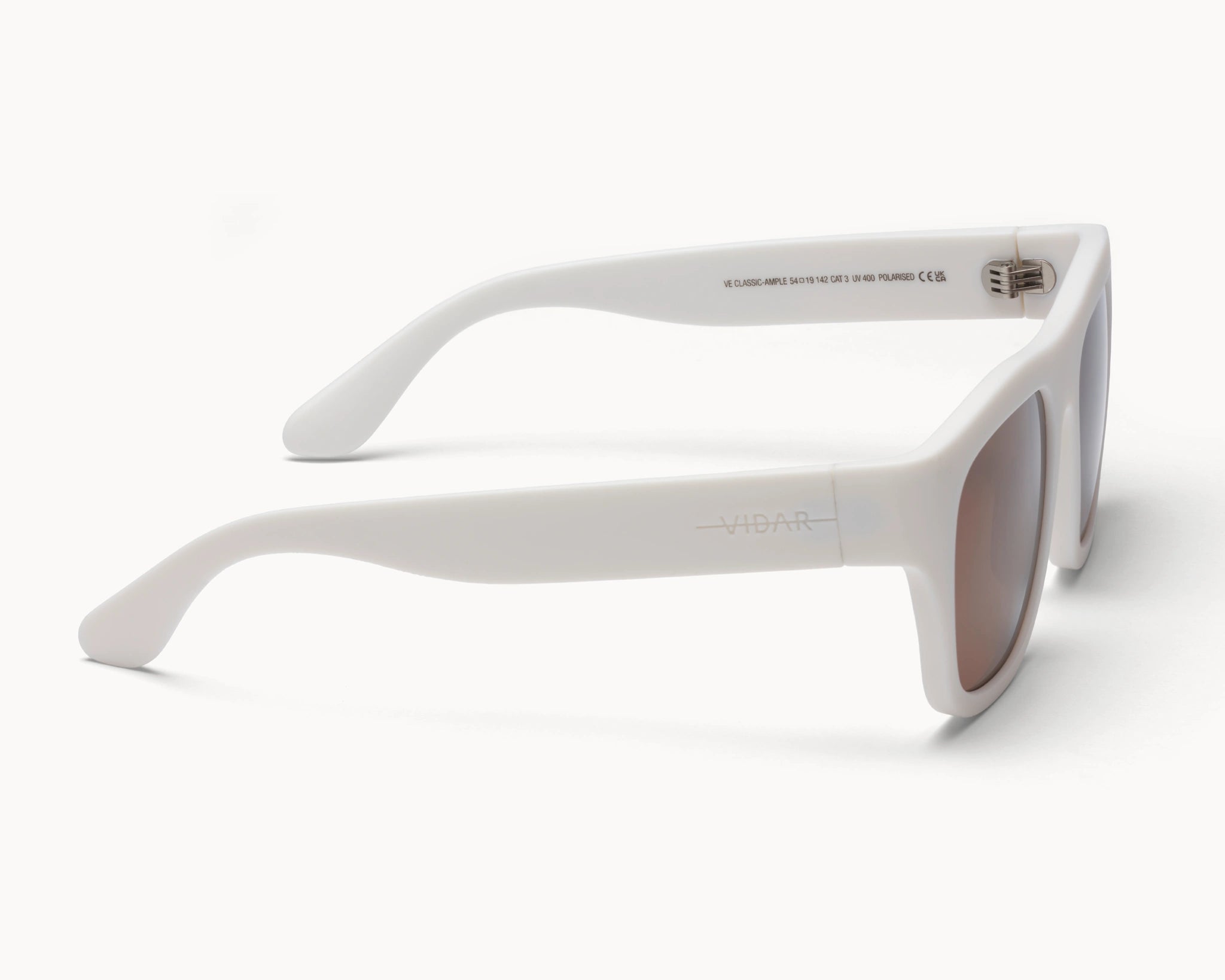 Bærekraftige Classic Ample oversized hvite solbriller fra VIDAR EYEWEAR med brune glass