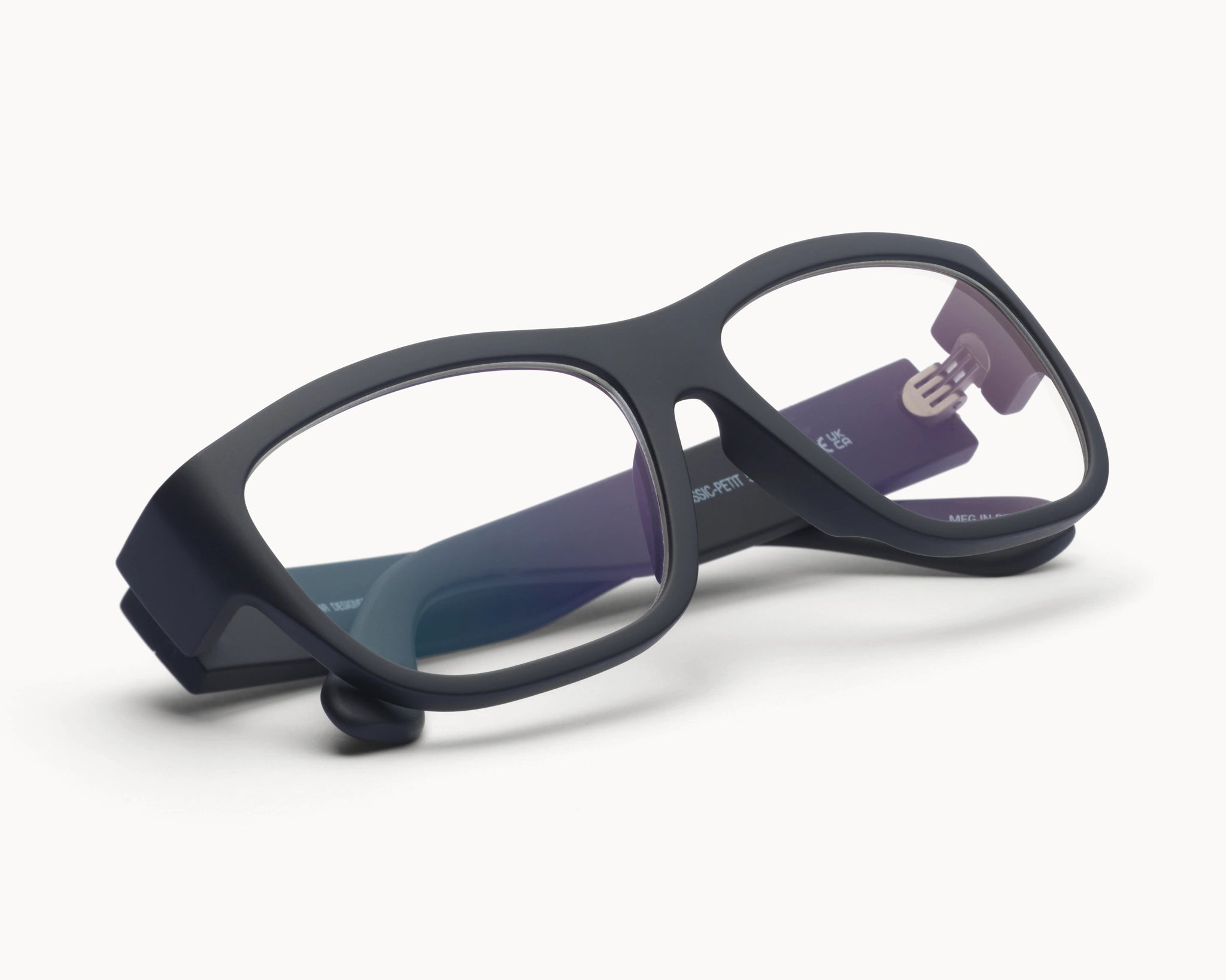 VIDAR EYEWEARs sofistikerte og bærekraftige Classic Petit briller i sort med klare glass