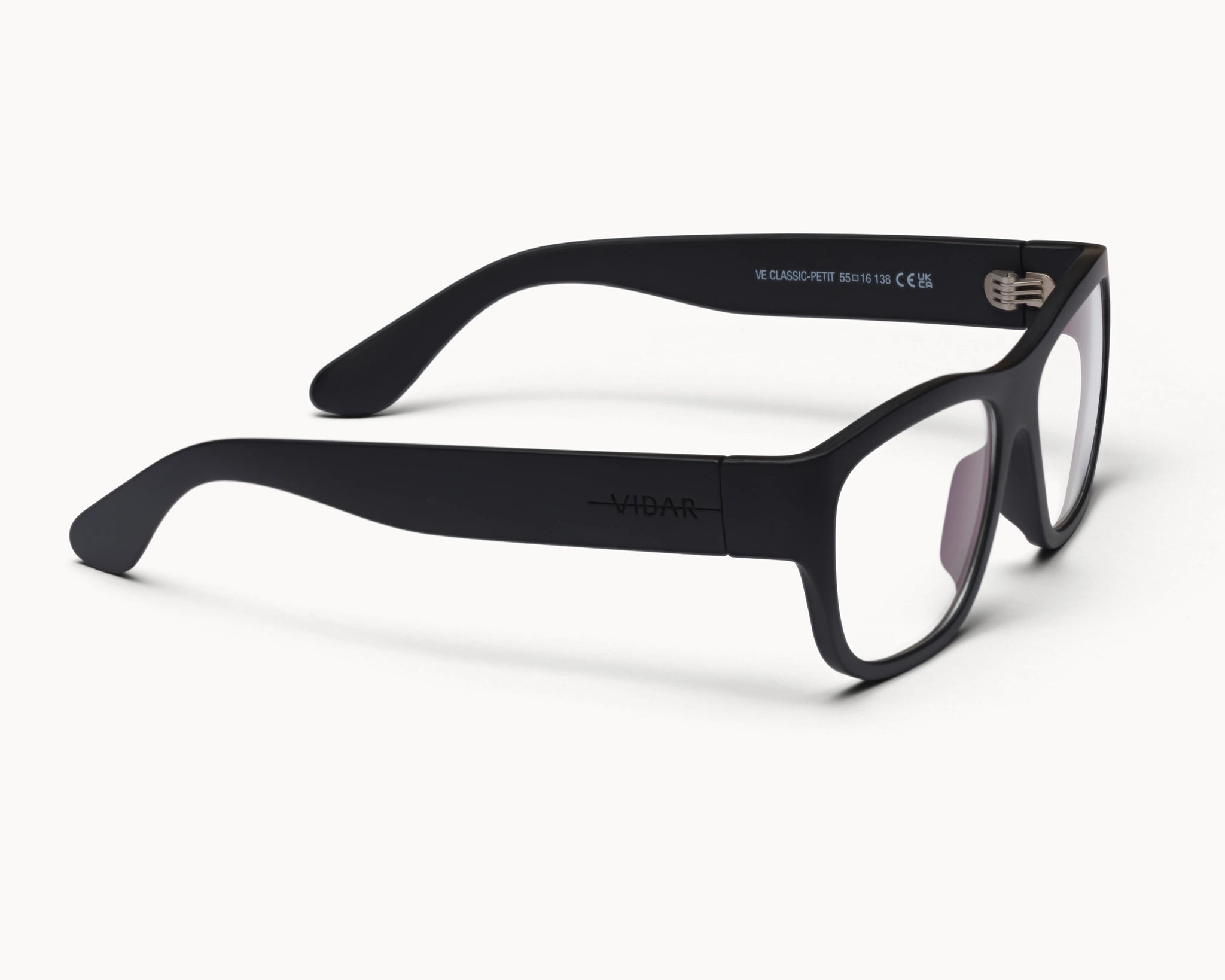 VIDAR EYEWEARs sofistikerte og bærekraftige Classic Petit briller i sort med klare glass