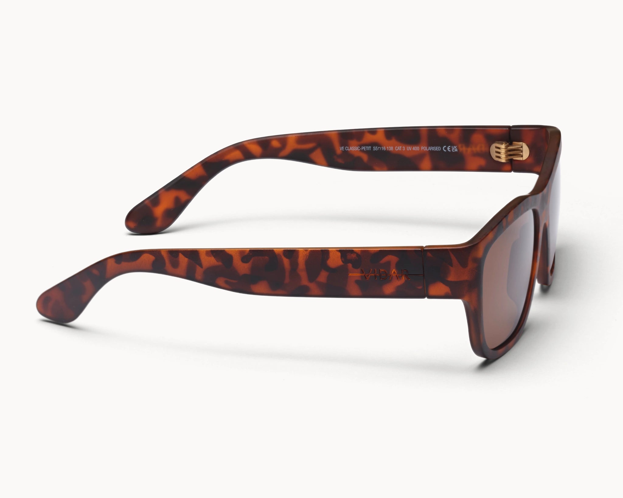 VIDAR EYEWEARs sofistikerte og bærekraftige Classic Petit solbriller i tortoise med brune glass